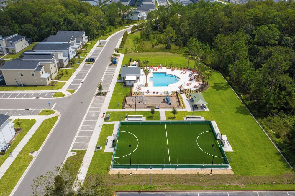 Stunning Game Room & Pool Jacuzzi Storey Lake 2799