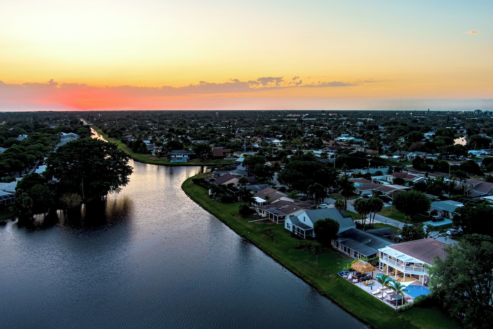 Palm Beach Paradise | Villa w/ Beach, Pool, Cinema & Tiki
