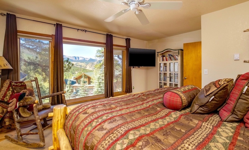 Tranquil Luxury Vacation At Windcliff 3 Bedroom Home by RedAwning view 2