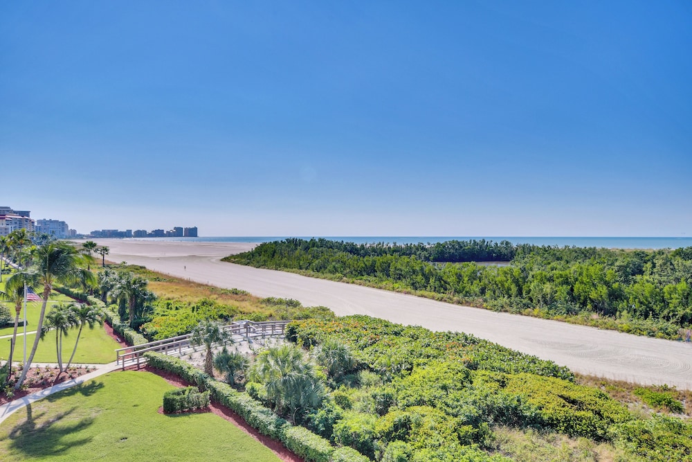 Sunset View & On Beach: Marco Island Condo