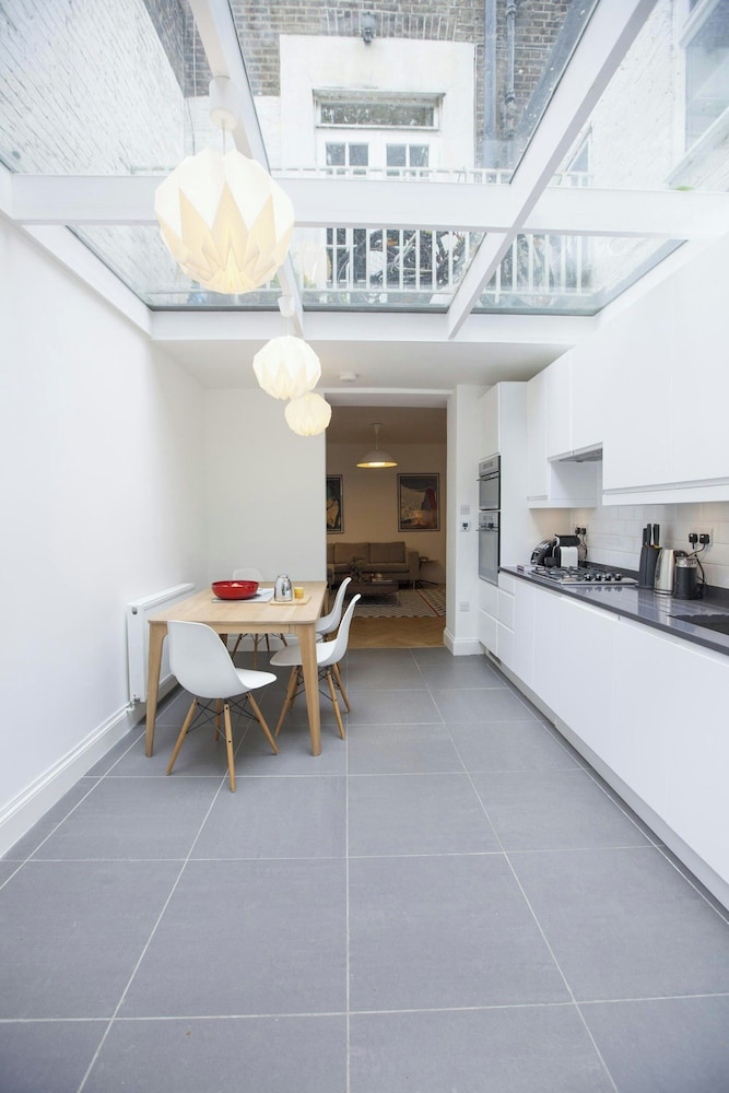 Ossington Street by Onefinestay