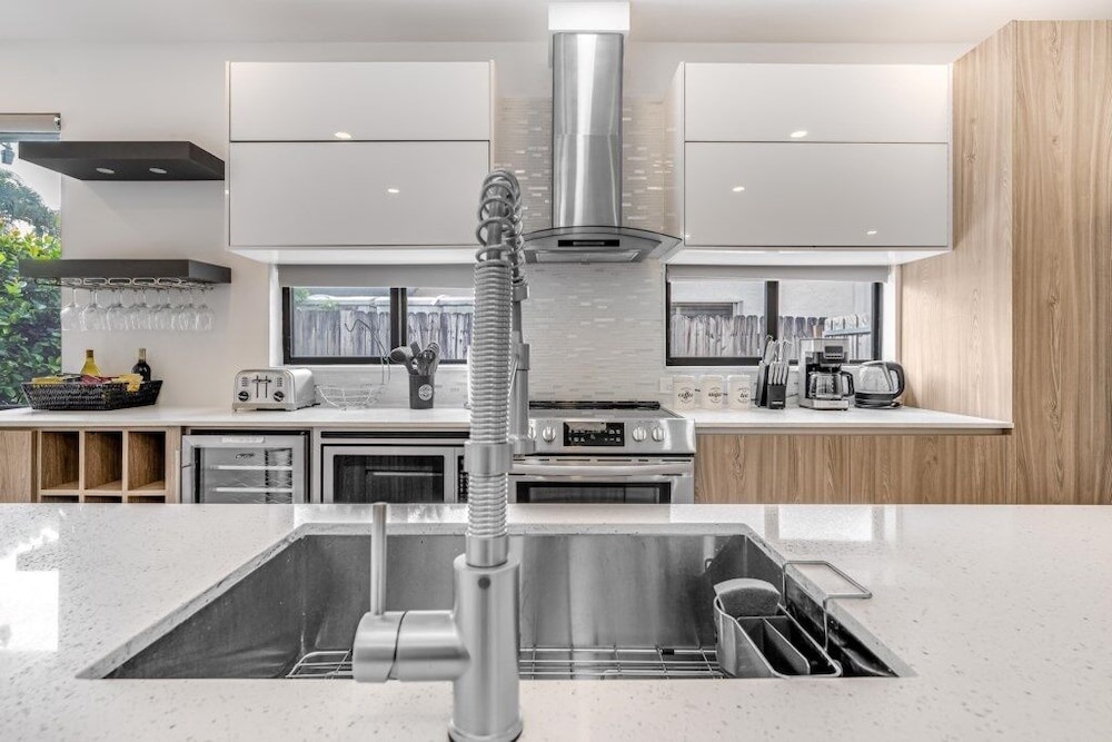 Fox Sonata Downtown Pool House 3 Bedroom Home