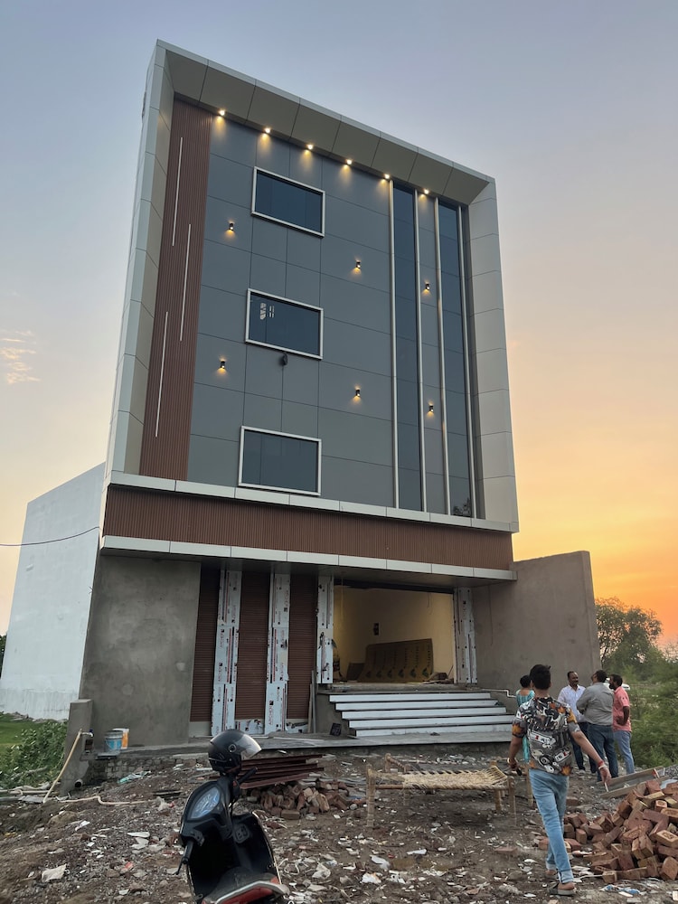Treebo Gaur Vasundhara