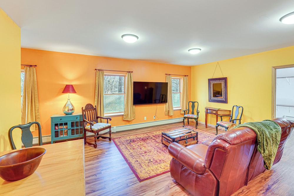 Near Historic Sites: Colorful Hyde Park Apartment!