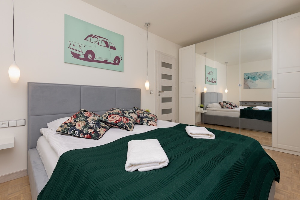 Warsaw City View Apartment by Renteres view 2