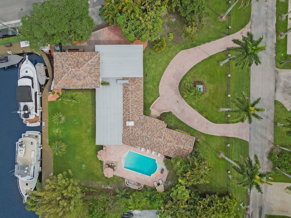 Villa Riverland With Heated Pool On The Water 5 Bedroom Villa