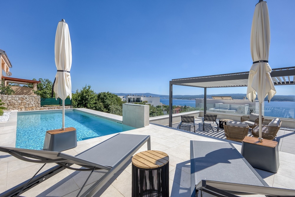 Luxury Seaview Villa Rosciola