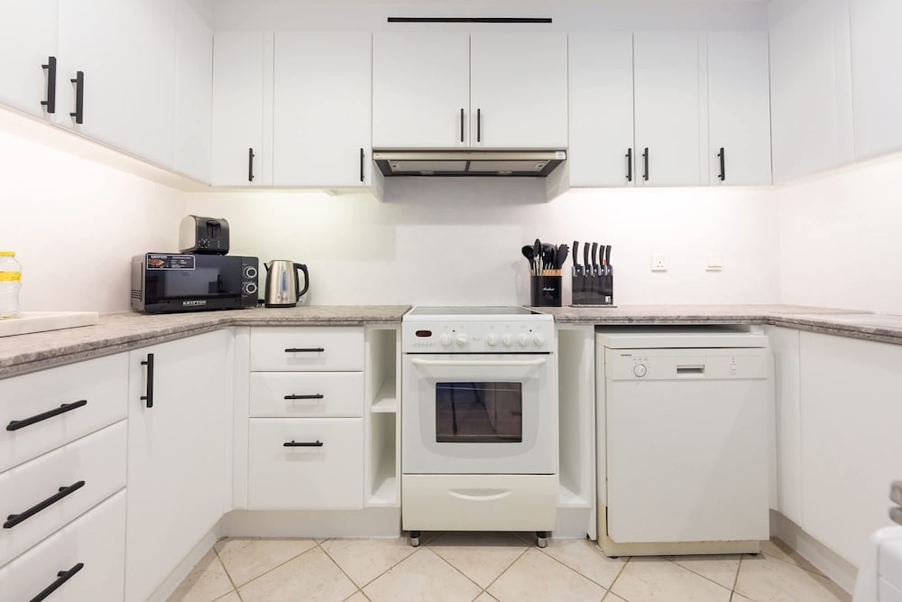 Prime 2BR Near Marina Mall Tram