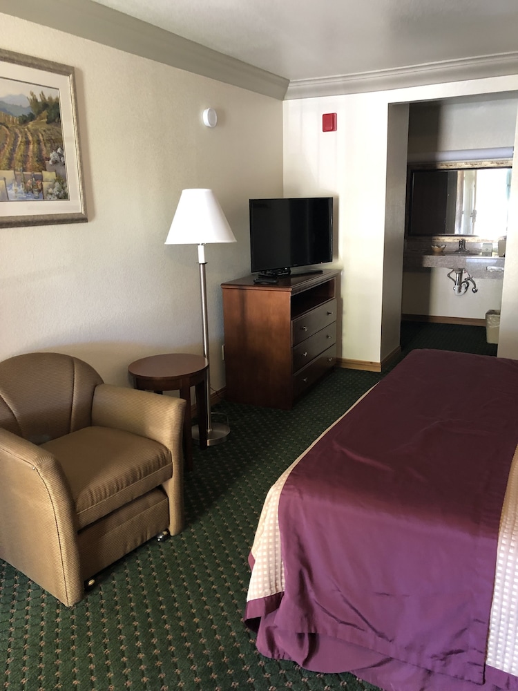 Cloverdale Wine Country Inn  Suites - Property Image 45