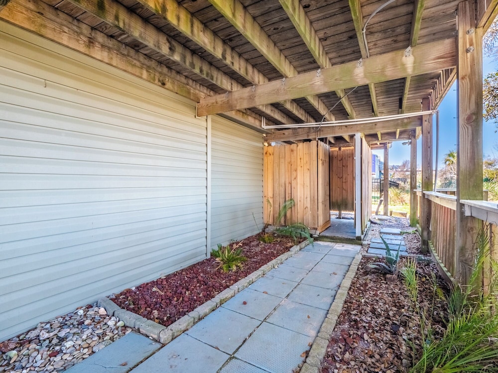 In Good Sands by Topsail Realty