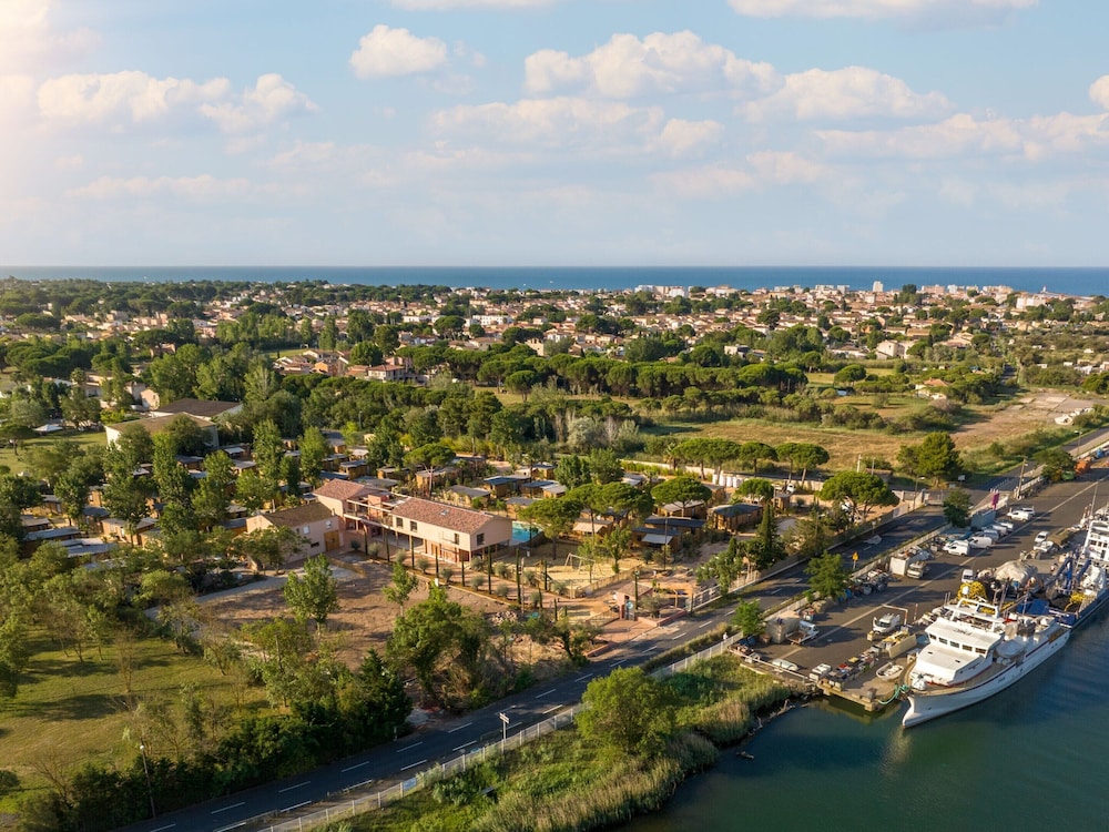 Chalet in Agde Near Mediterranean Beach