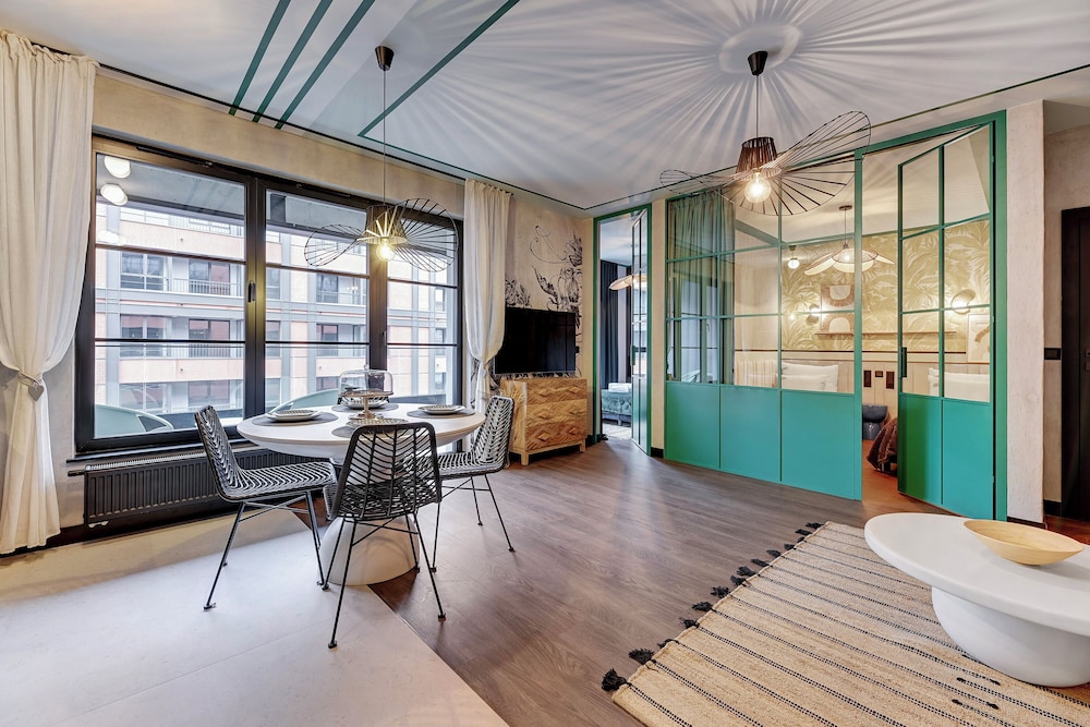 Doki Living - Foodhall & Parking by Downtown Apartments