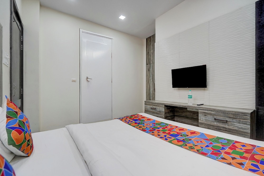 Fabhotel Amr Grand