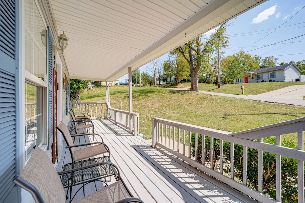Walk to Main Street! Family Home in Williamstown