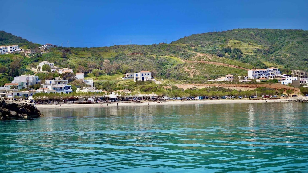Beachfront Ela Luxury Stay With Jacuzzi Views