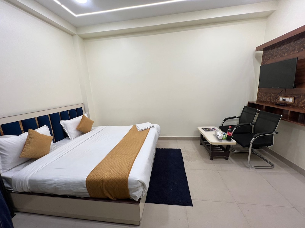 Hotel AeroFly Stay by KDSON
