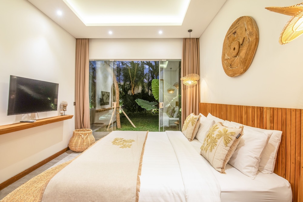 sol N1 Incredible 4 Bds Villa Near Finns Club