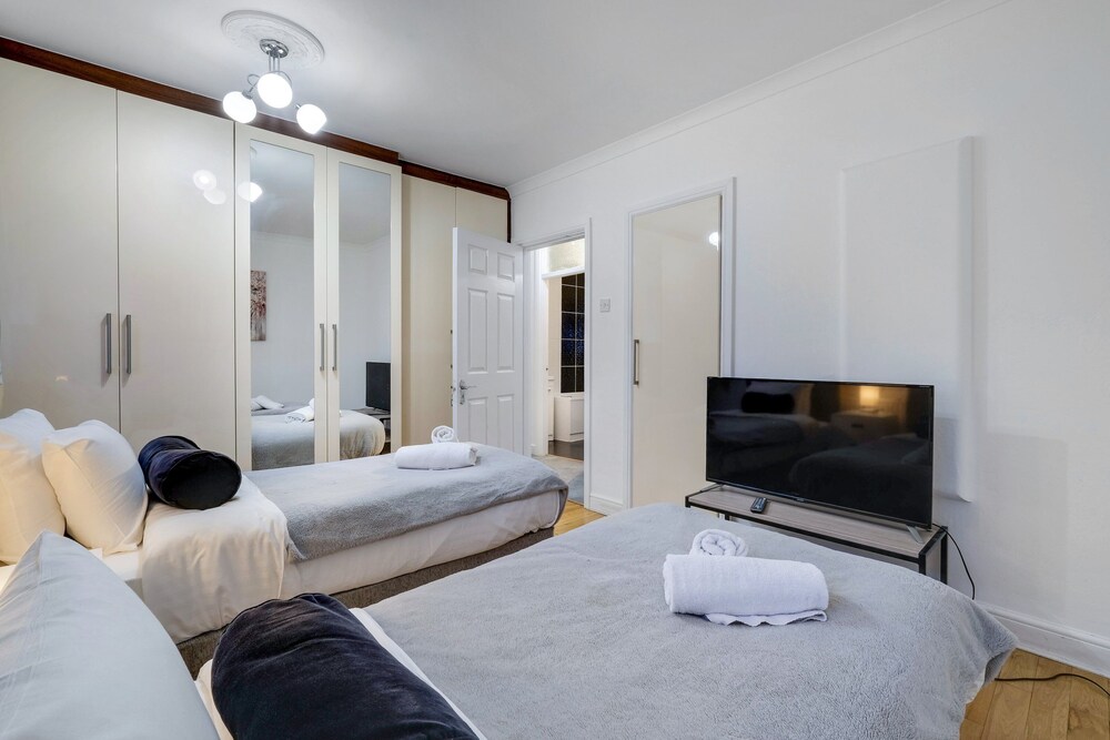Modern 4 Bedroom Hse Garden in Feltham