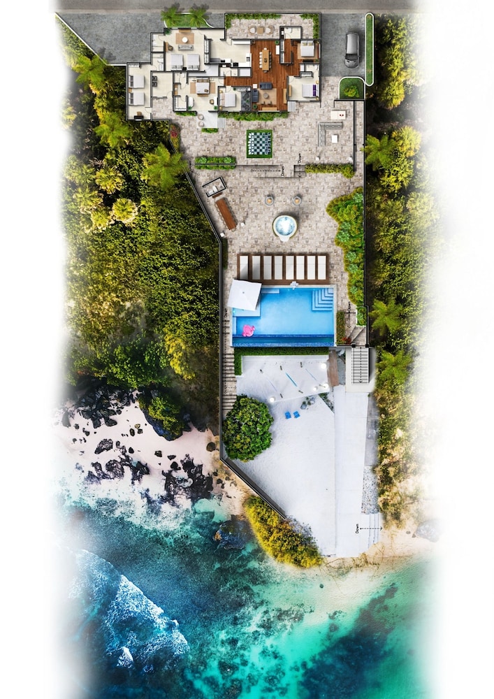 Beachfront Villa w Pool Sleeps 16 Dining Tub