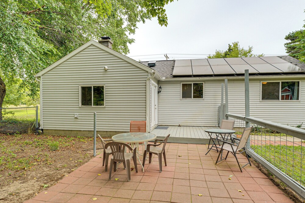 2 Mi to Michigan's Adventure: Family Home w/ Patio