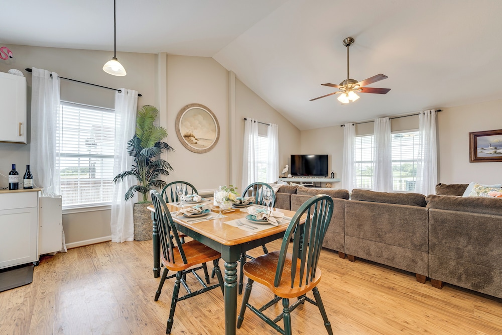Fish & Boat: Home w/ Spacious Yard in Seadrift