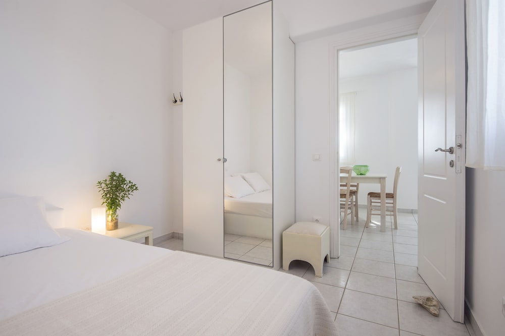 Cleopatra Seaside Homes Paros