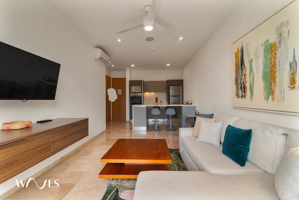 Luminous 1 Br Steps Away From the Beach