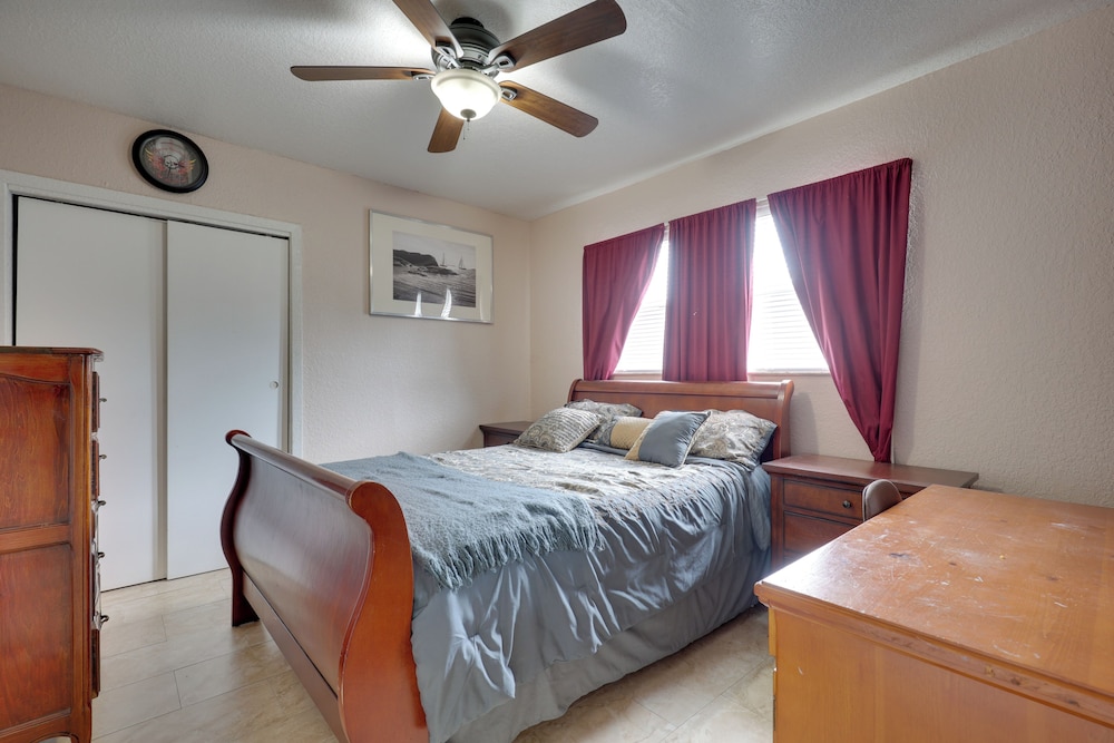 Lakefront Getaway w/ Dock Near Las Olas Beach