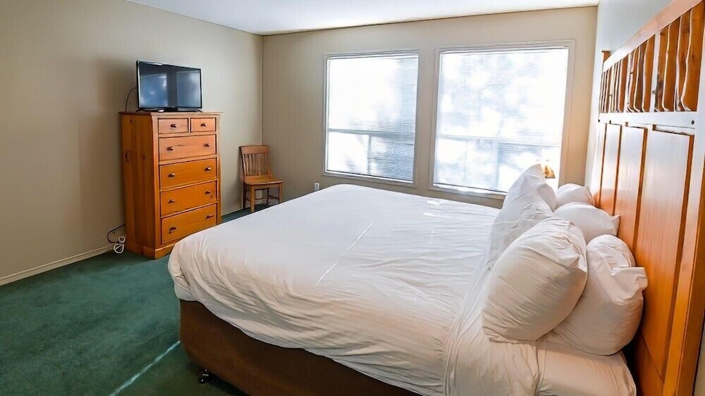 Polar Peak Lodges by Fernie Lodging CO - Image 4