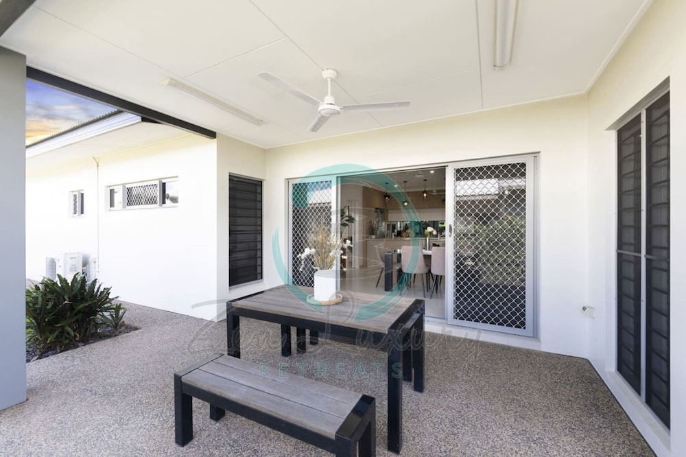 Zenhouse Vista Elegant 5-br Coastal Haven