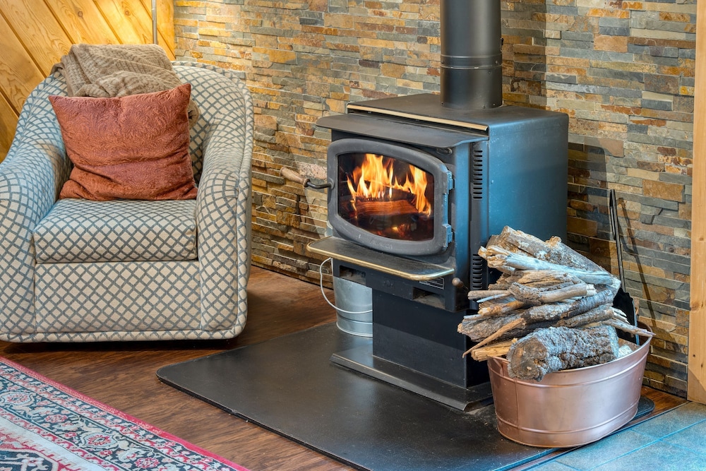 Sierra at Donner Lofted Cabin Minutes to Lake A-frame-inspired Design Deck