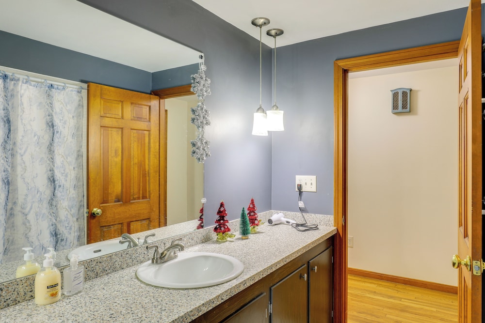 Peek-a-boo Lake Views & Yard: Windham Home
