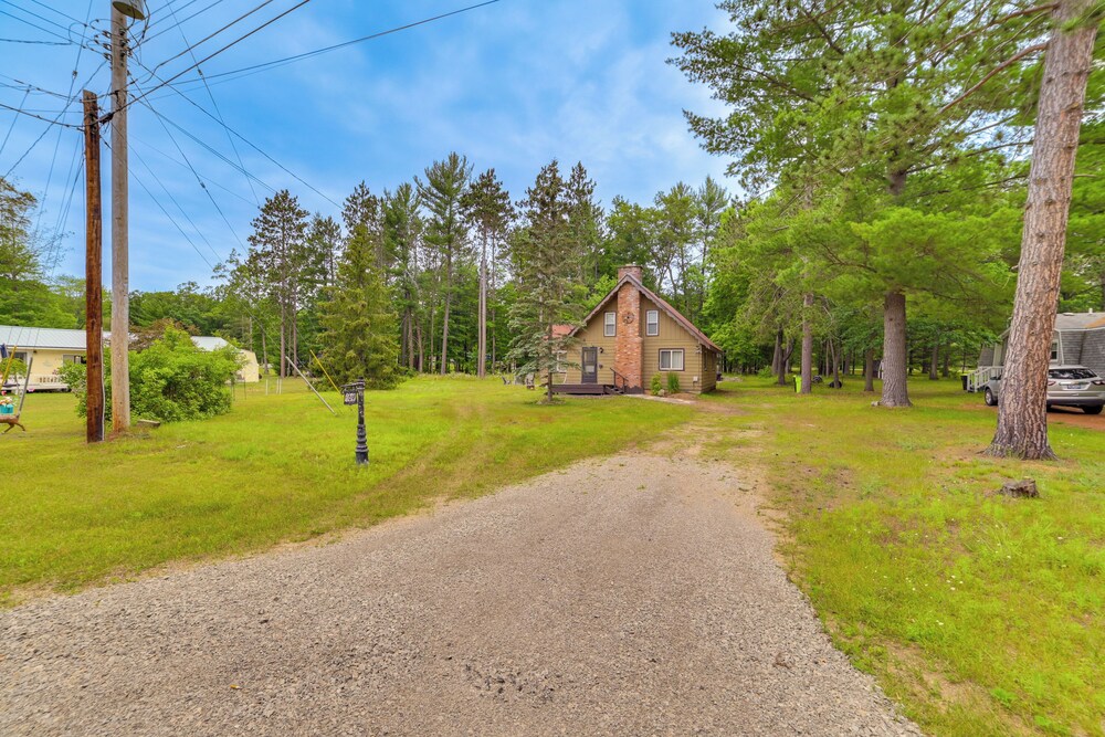 Roscommon Vacation Rental Near Higgins Lake! view 4