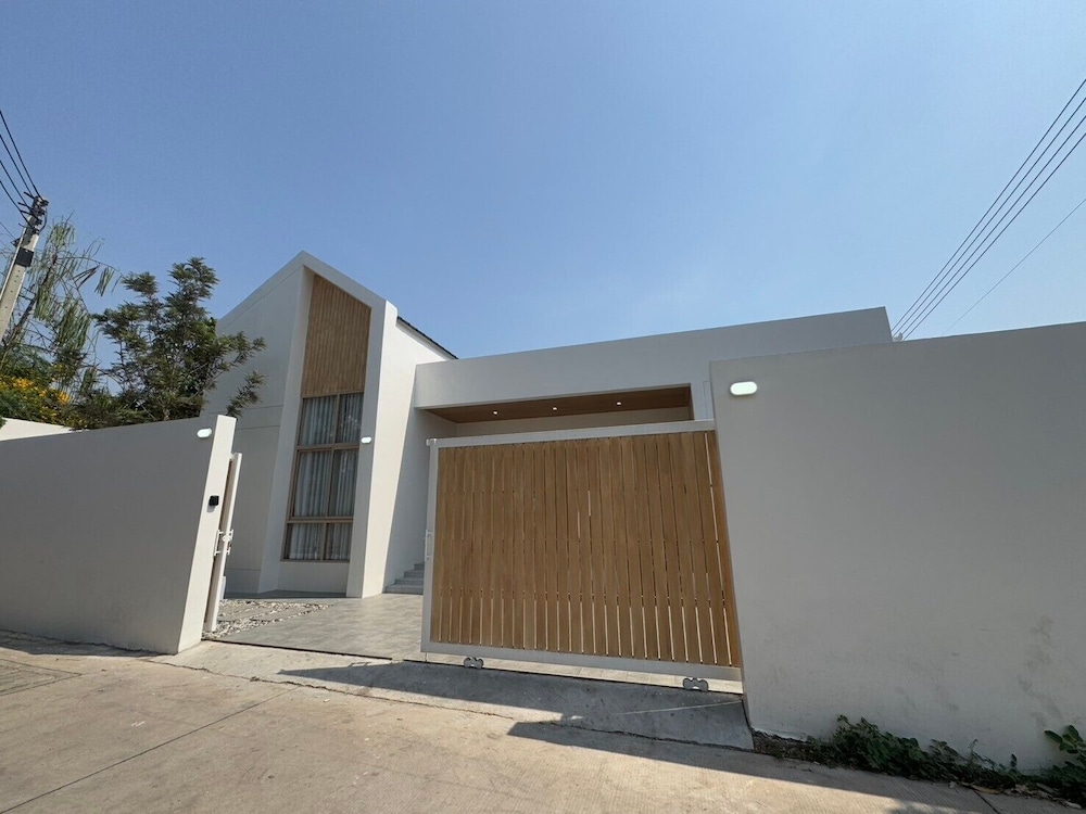 Level TWO pool villa Sriracha