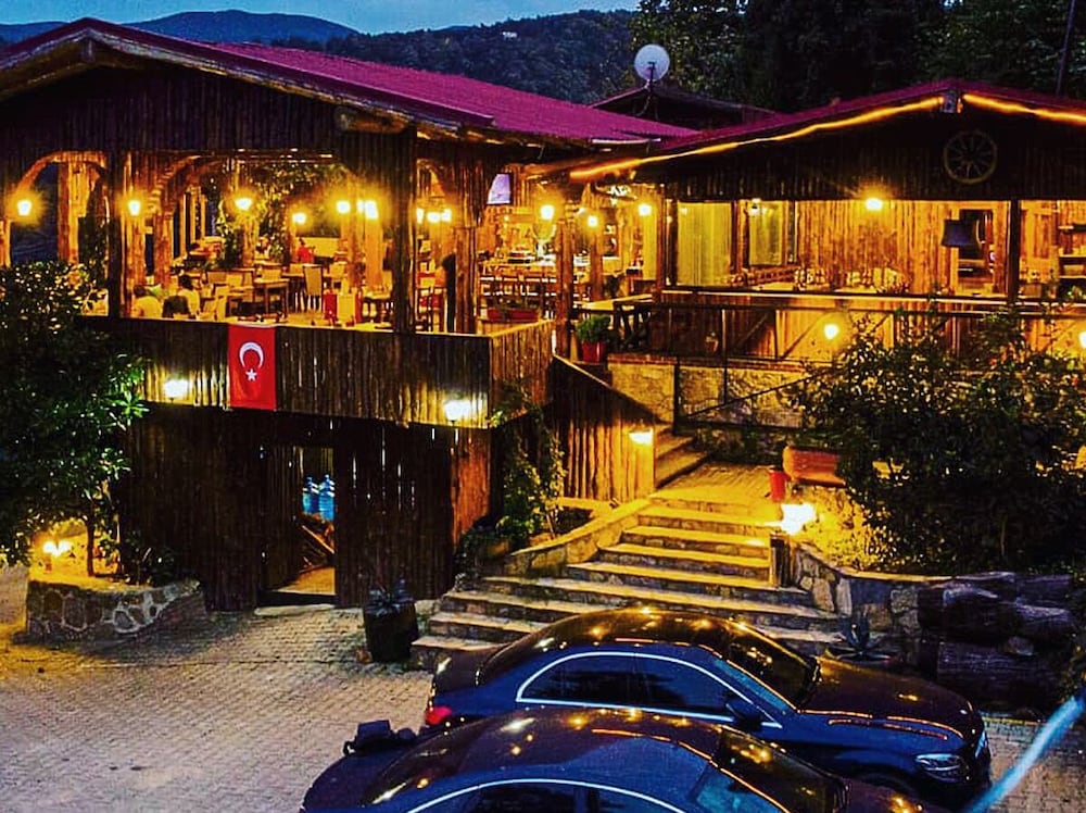 Menzara Hotel & Restaurant