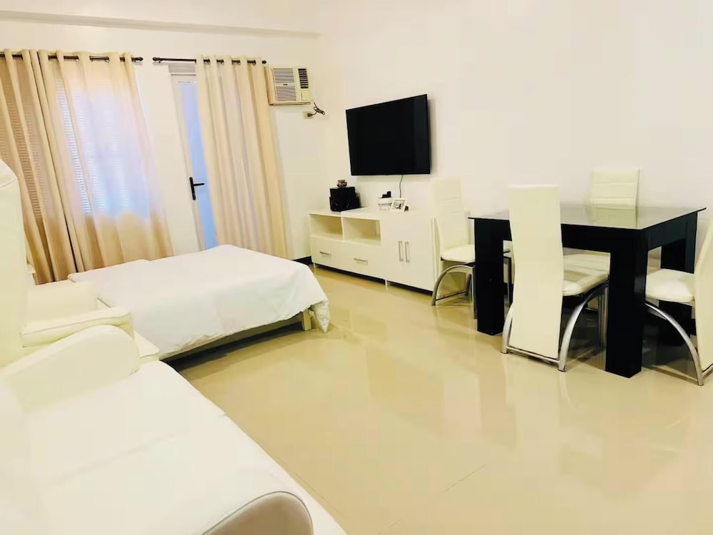 Cozy Studio in Parañaque - Perfect for Transients and Long-stayers Alike