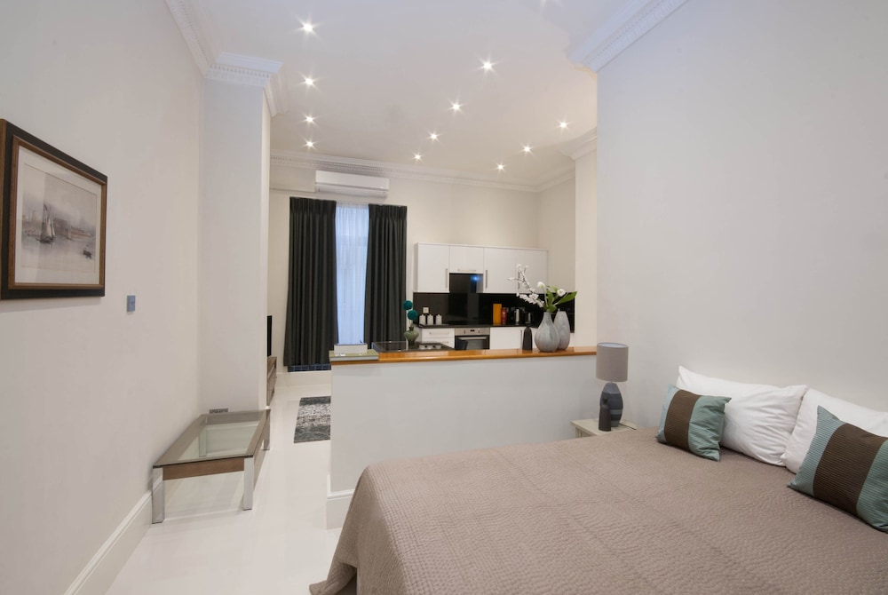 Queensgate Court