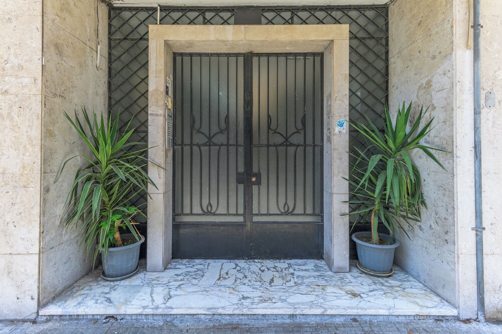 Calliope 2-BR Apartment in Gemmayze