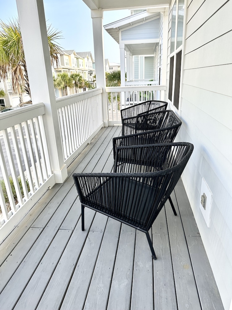 Camp David 4 Bedroom Cottage by RedAwning