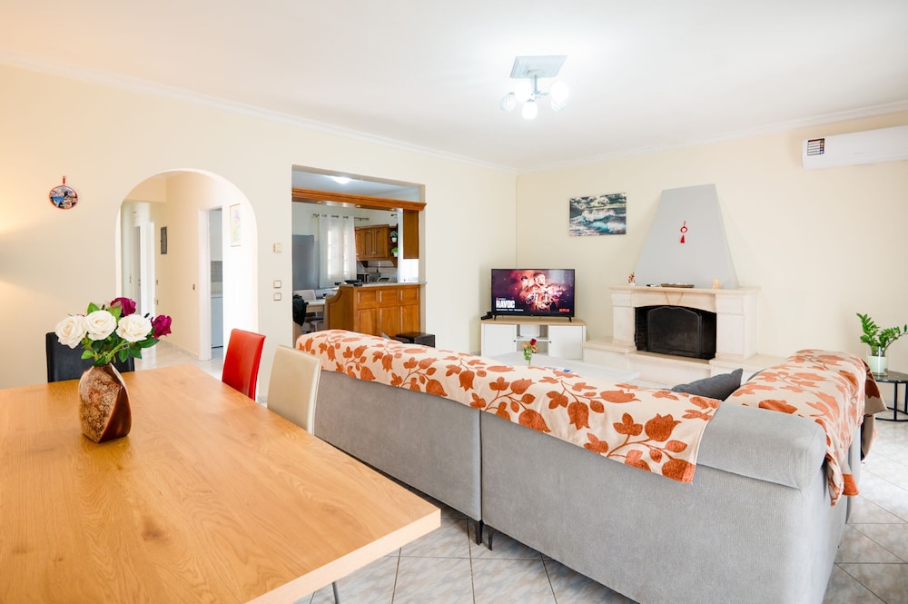 Anastasios Holiday Home