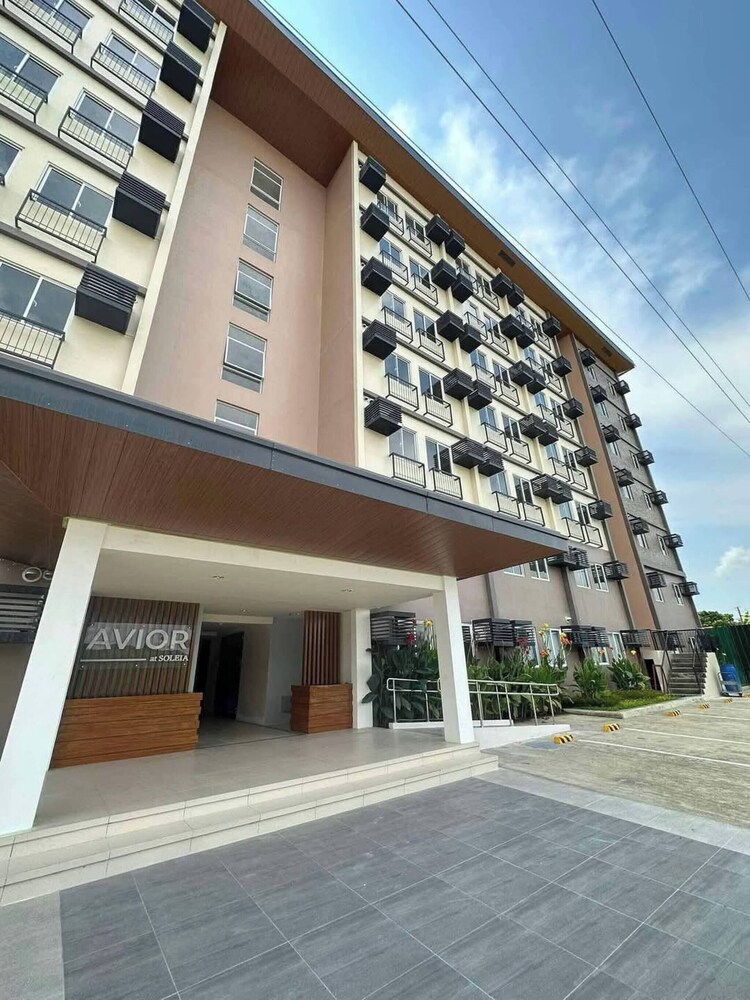 2-bedroom Elegant Condo With Sunrise & Mountain View