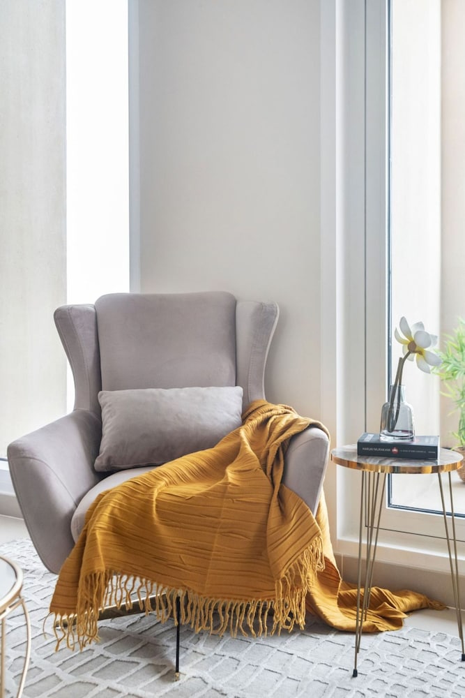 Luxury 2BR at Harbour Gate