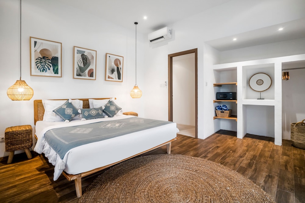Villa Moju by Alfred in Bali - Tropical 3BR Escape w Private Pool Lush Garden in Bumbak Canggu