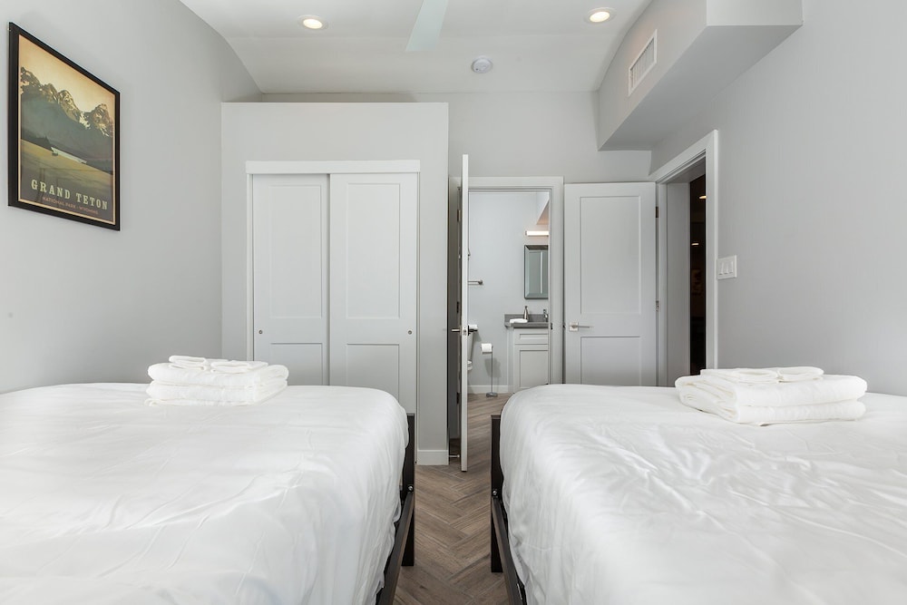 Sunhaven -pool Heat Available - Walk to Old Town