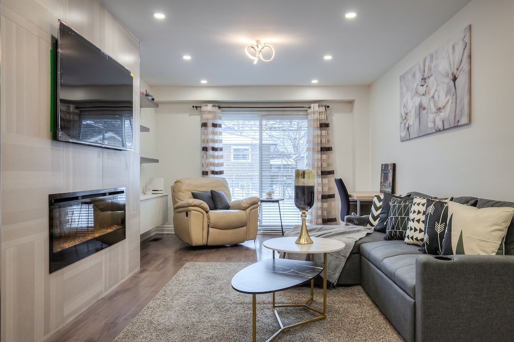 Spacious Breathtaking 4br Villa in the heart of Toronto