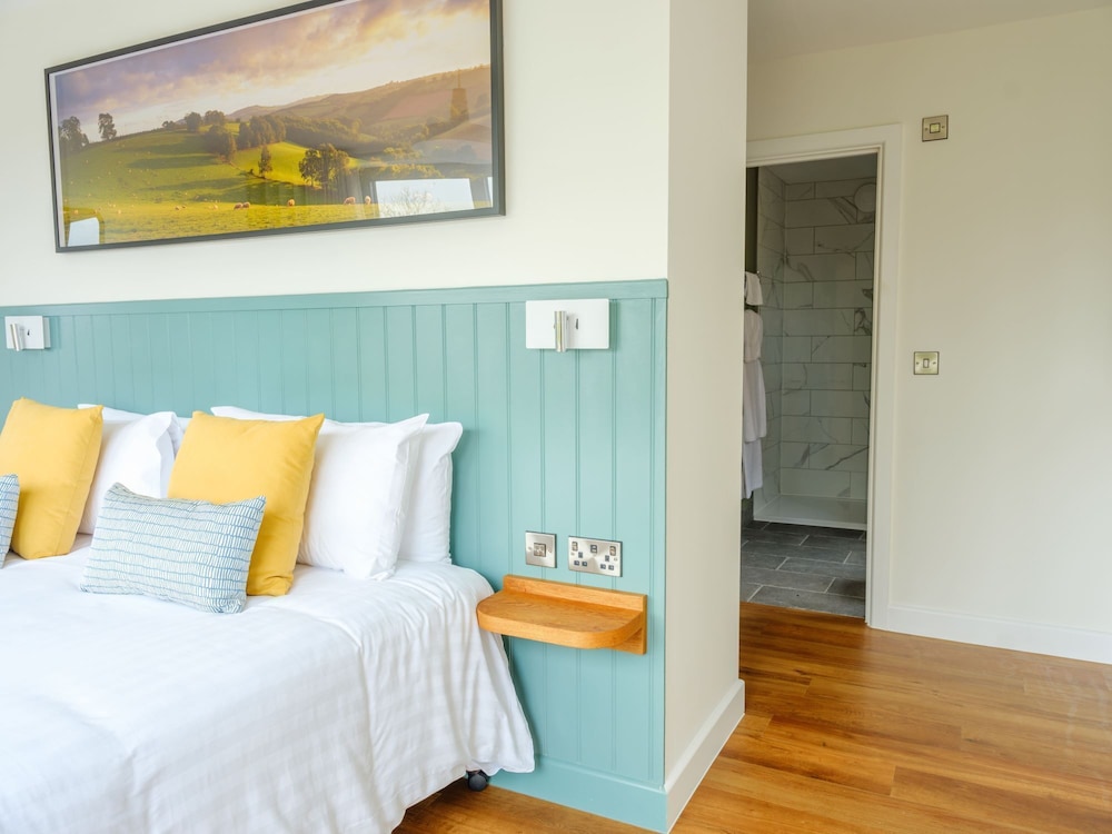 Meadow 2 Bedroom Lodge 1