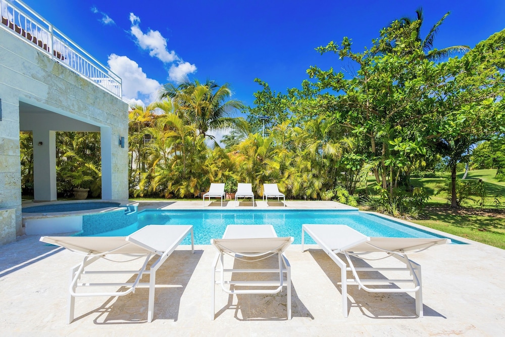 Villa Buganvilla 252 - 4BR Pool Jacuzzi Golf