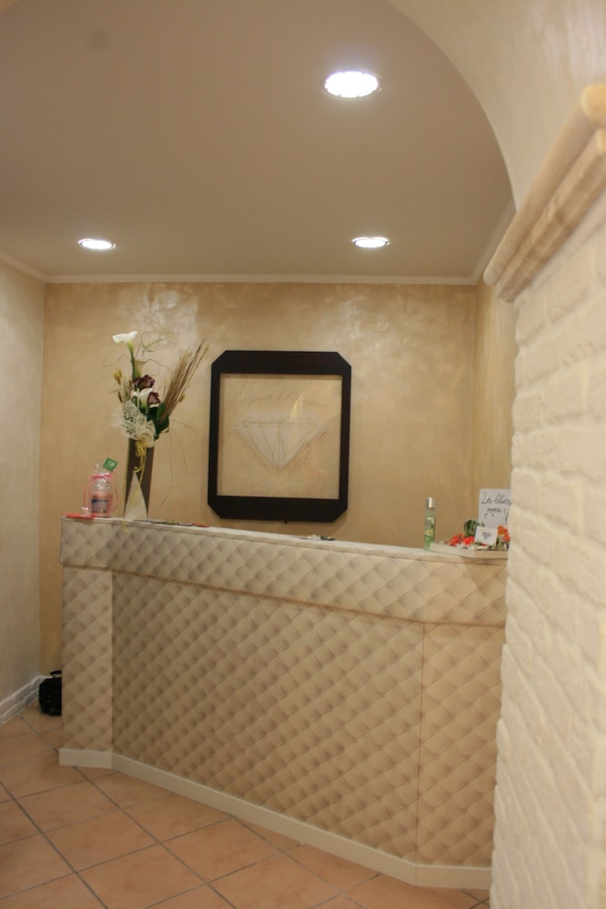 Crystal Rhome Guest House