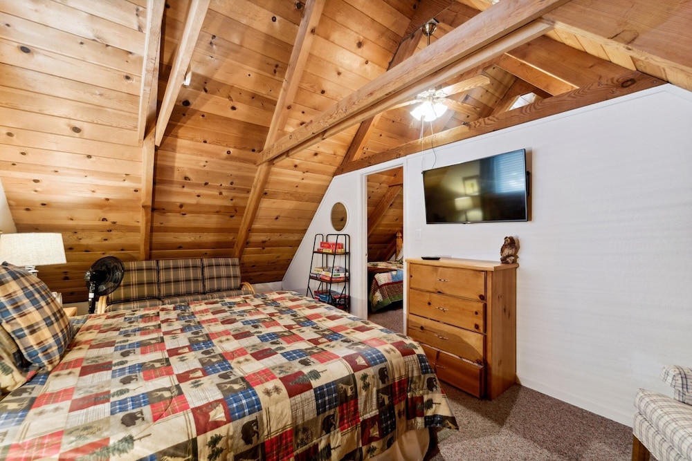 Cozy, Cute, Cabin In The Woods 3 Bedroom Cabin by RedAwning view 5