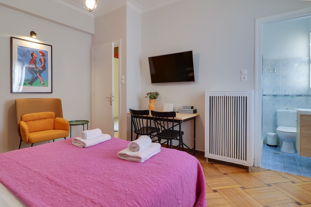 Parliament Syntagma Apartment by Living-Space